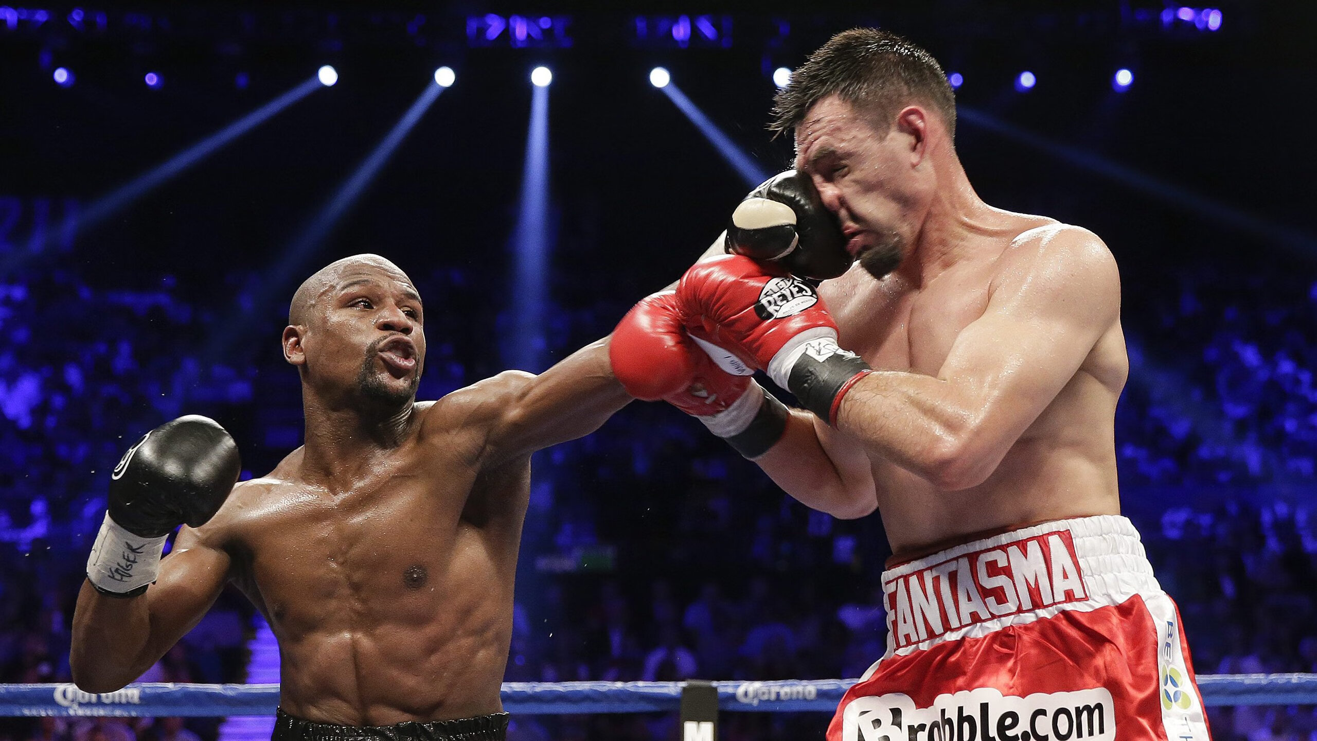 英超联赛进入关键阶段，激烈角逐冠军