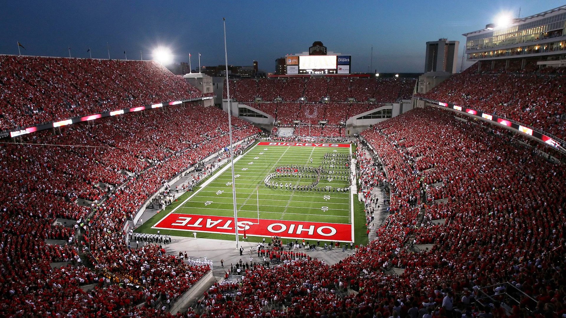 莫莉·奥卡拉汉冲刺力十足赢得掌声，奥斯卡莫利亚